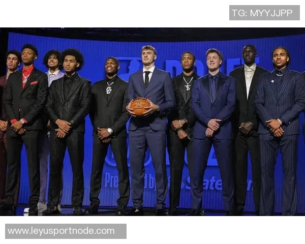 弗拉格与奎因球衣互换回顾从蒙特沃德队友到NBA对手的情谊与竞争 弗拉格与奎因球衣互换回顾从蒙特沃德队友到NBA对手的情谊与竞争