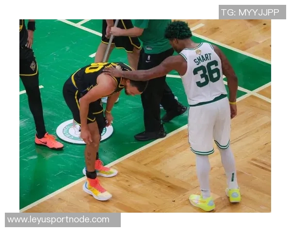 明天进行核磁共振检查里弗斯对小凯文波特扭伤情况表示担忧希望一切顺利 明天进行核磁共振检查里弗斯对小凯文波特扭伤情况表示担忧希望一切顺利